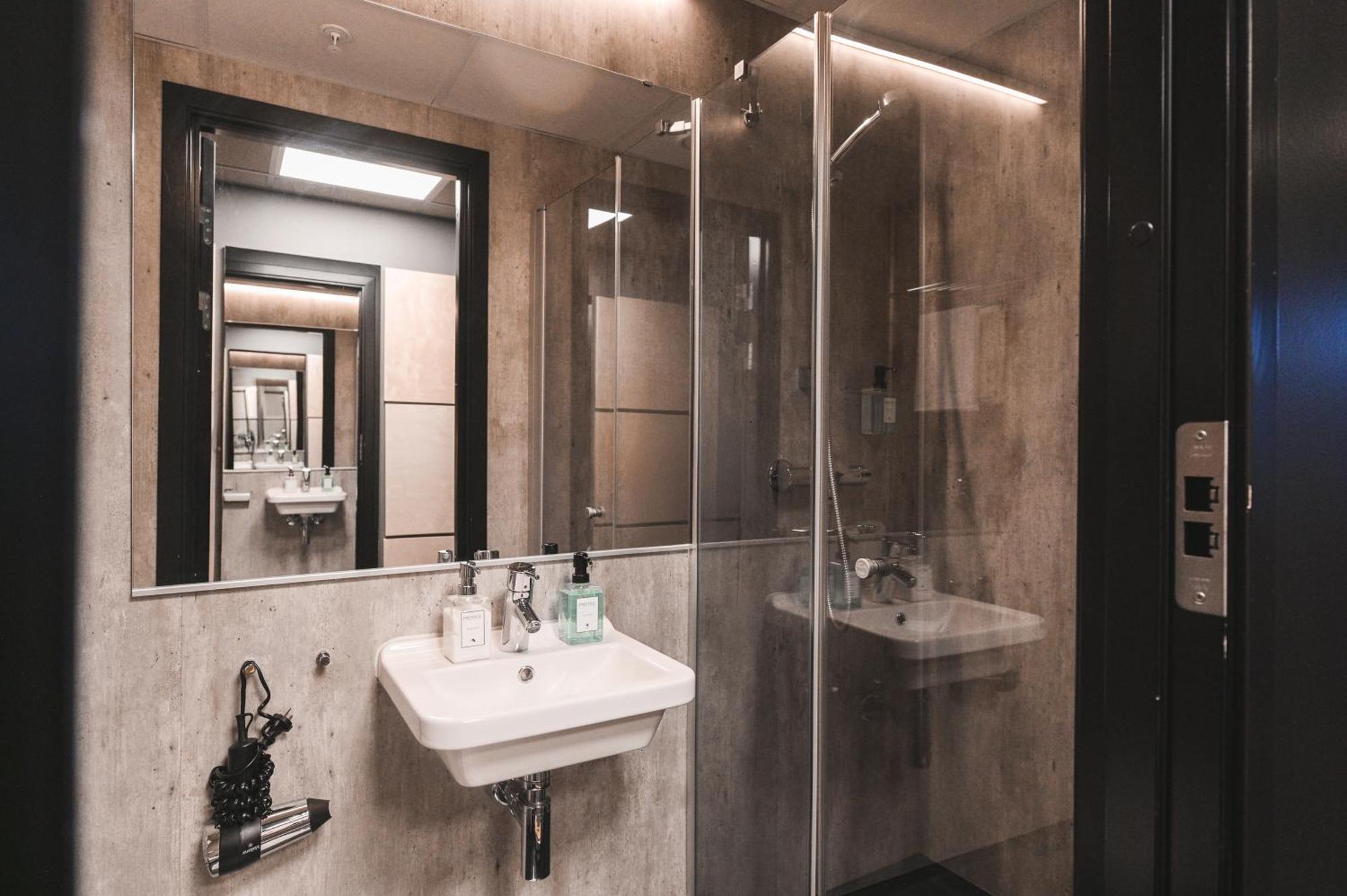 Svalbard Hotell | The Vault Longyearbyen Buitenkant foto